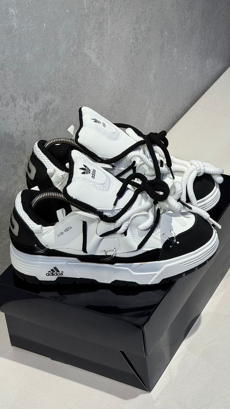 NEW SHITA BLANCO NEGRO