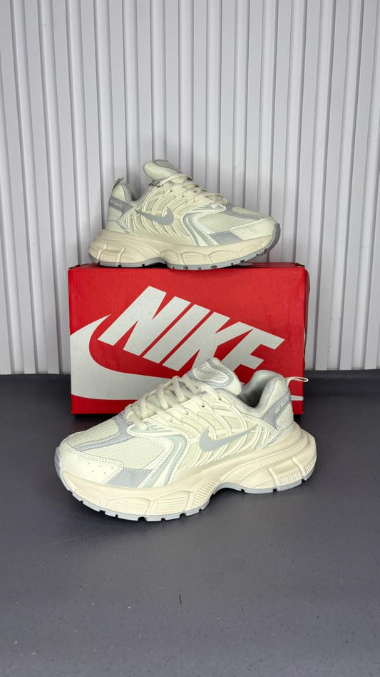 NIKE SKATE BEIGE GRIS