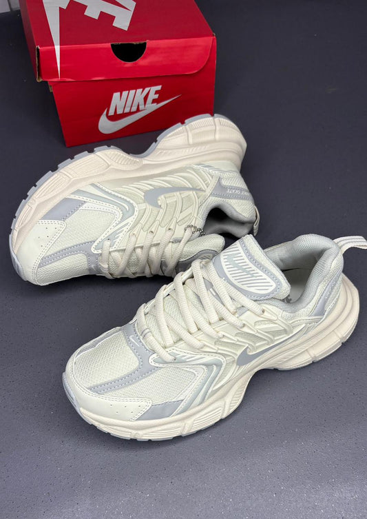 NIKE SKATE BEIGE GRIS