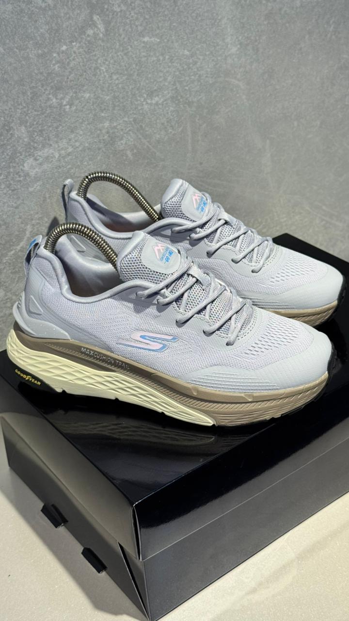 SKETCHERS GYEAR GRIS CAFE