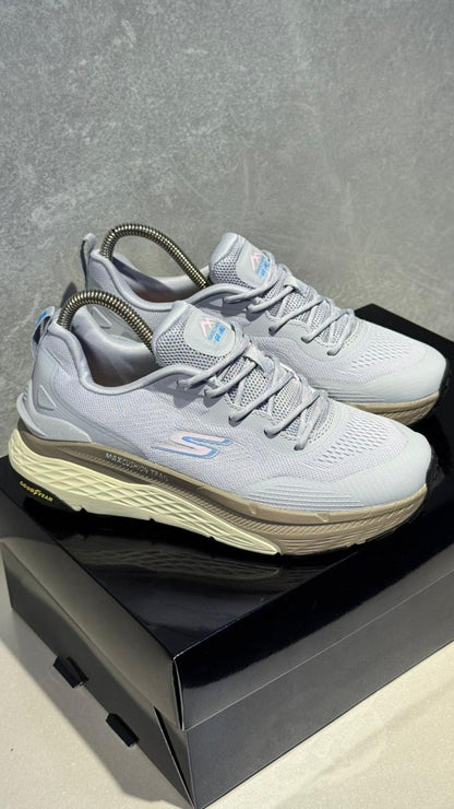SKETCHERS GYEAR GRIS CAFE