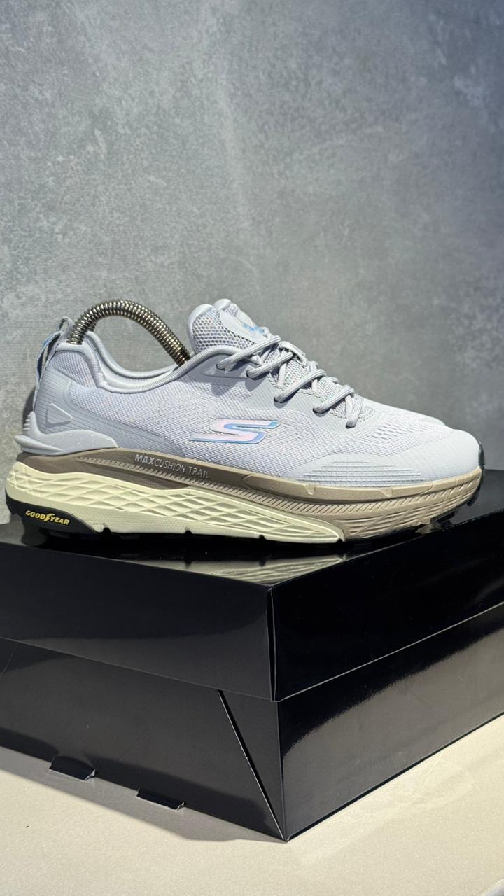 SKETCHERS GYEAR GRIS CAFE