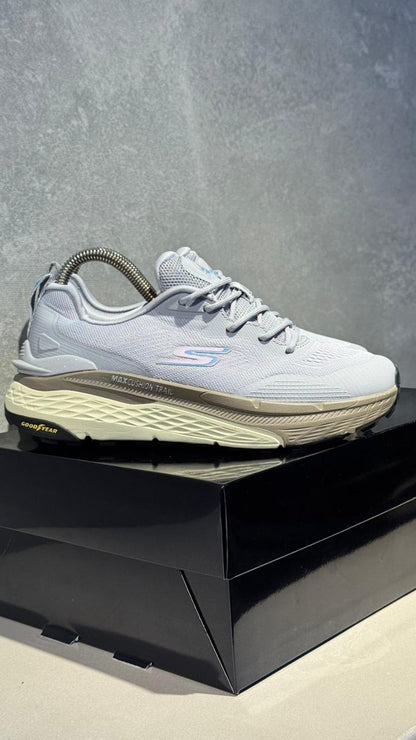 SKETCHERS GYEAR GRIS CAFE