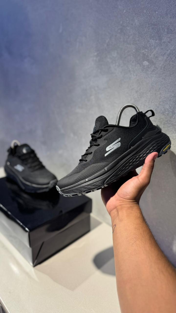 SKETCHERS GYEAR NEGRO