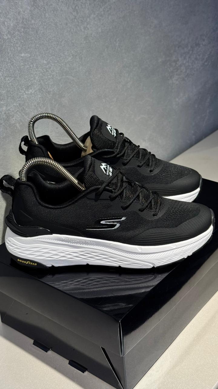 SKETCHERS GYEAR NEGRO BLANCO