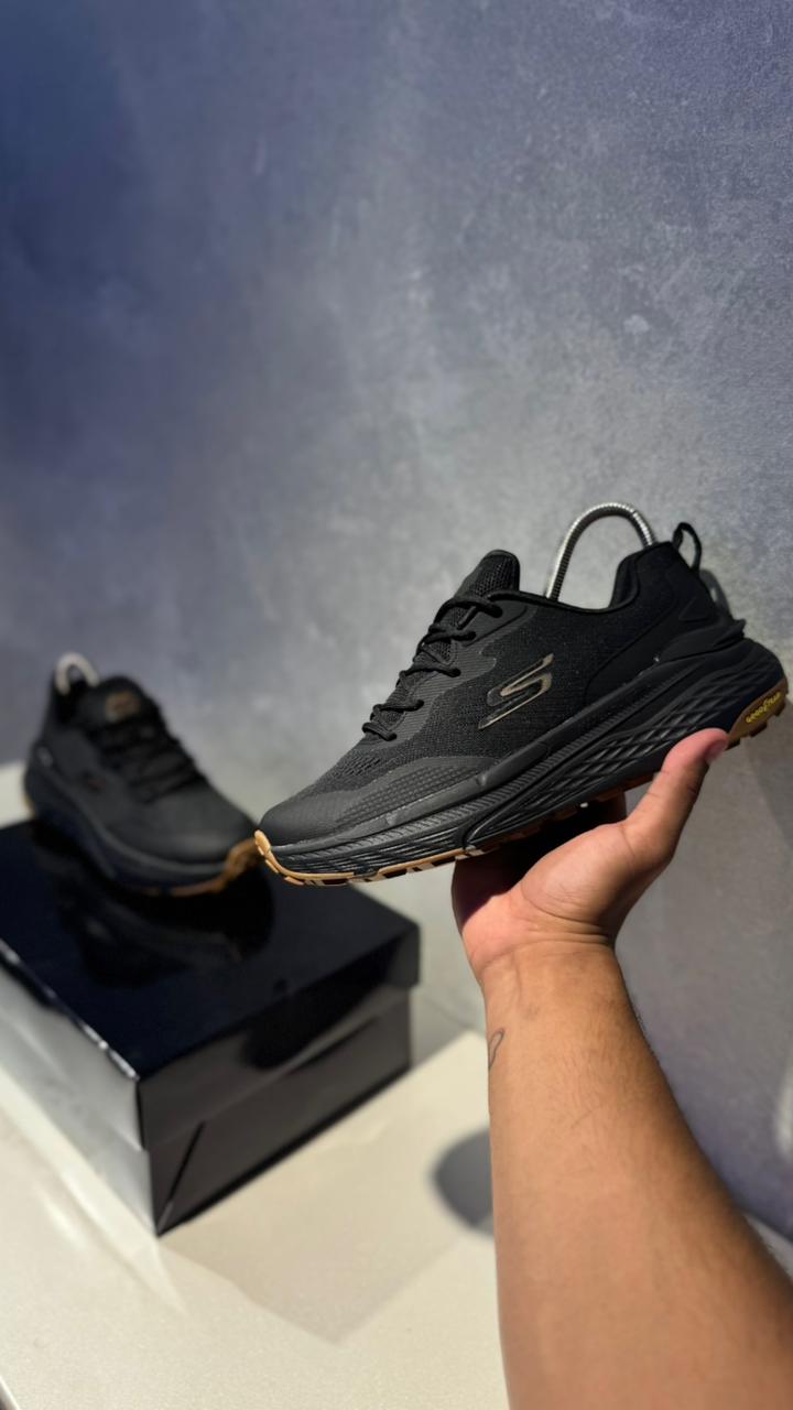 SKETCHERS GYEAR NEGRO CAFE