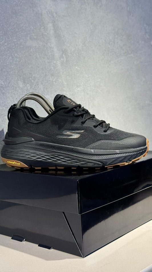 SKETCHERS GYEAR NEGRO CAFE