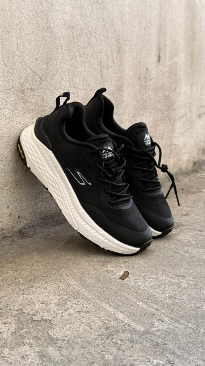 SKETCHERS GYEAR NEGRO BLANCO