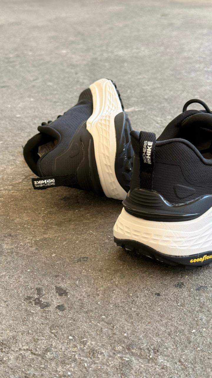 SKETCHERS GYEAR NEGRO BLANCO