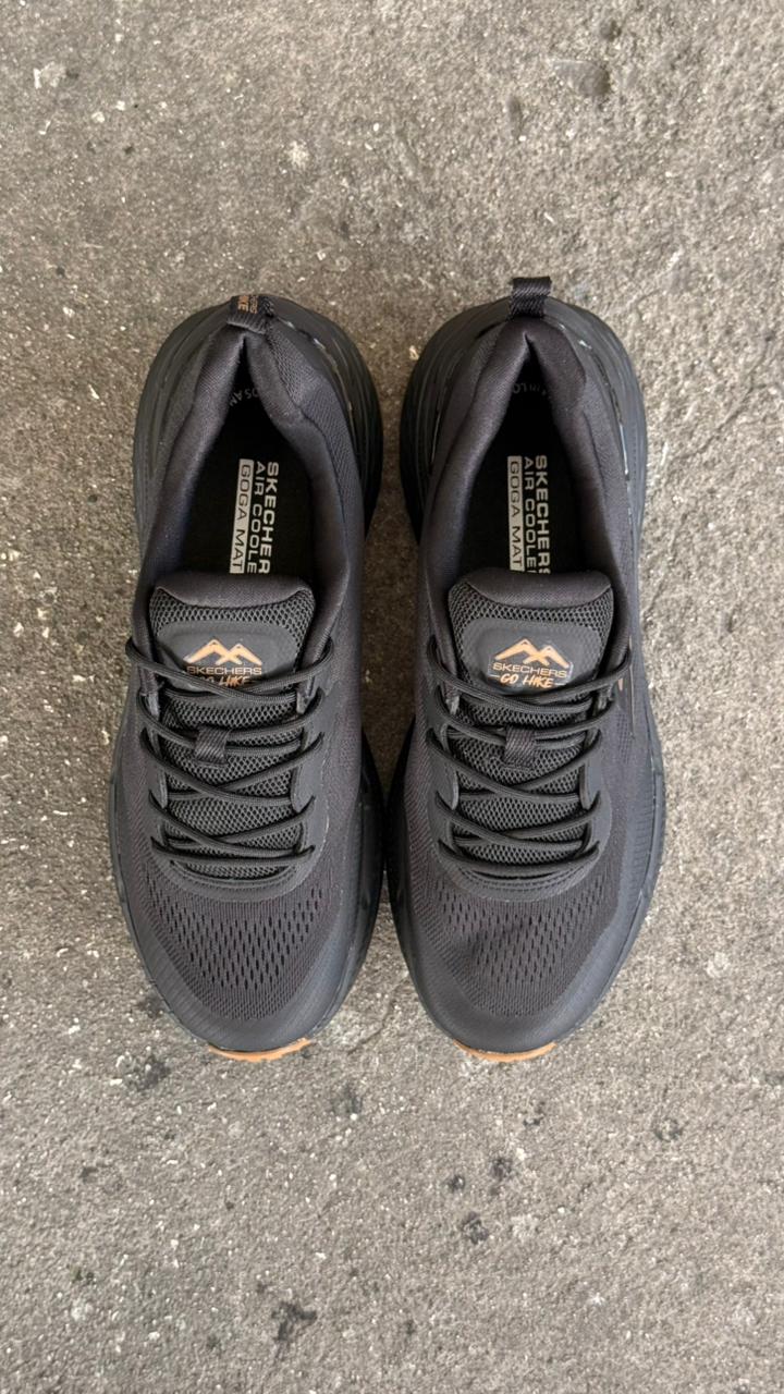 SKETCHERS GYEAR NEGRO CAFE