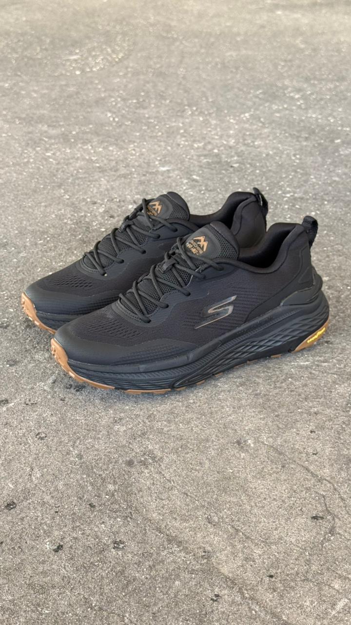 SKETCHERS GYEAR NEGRO CAFE