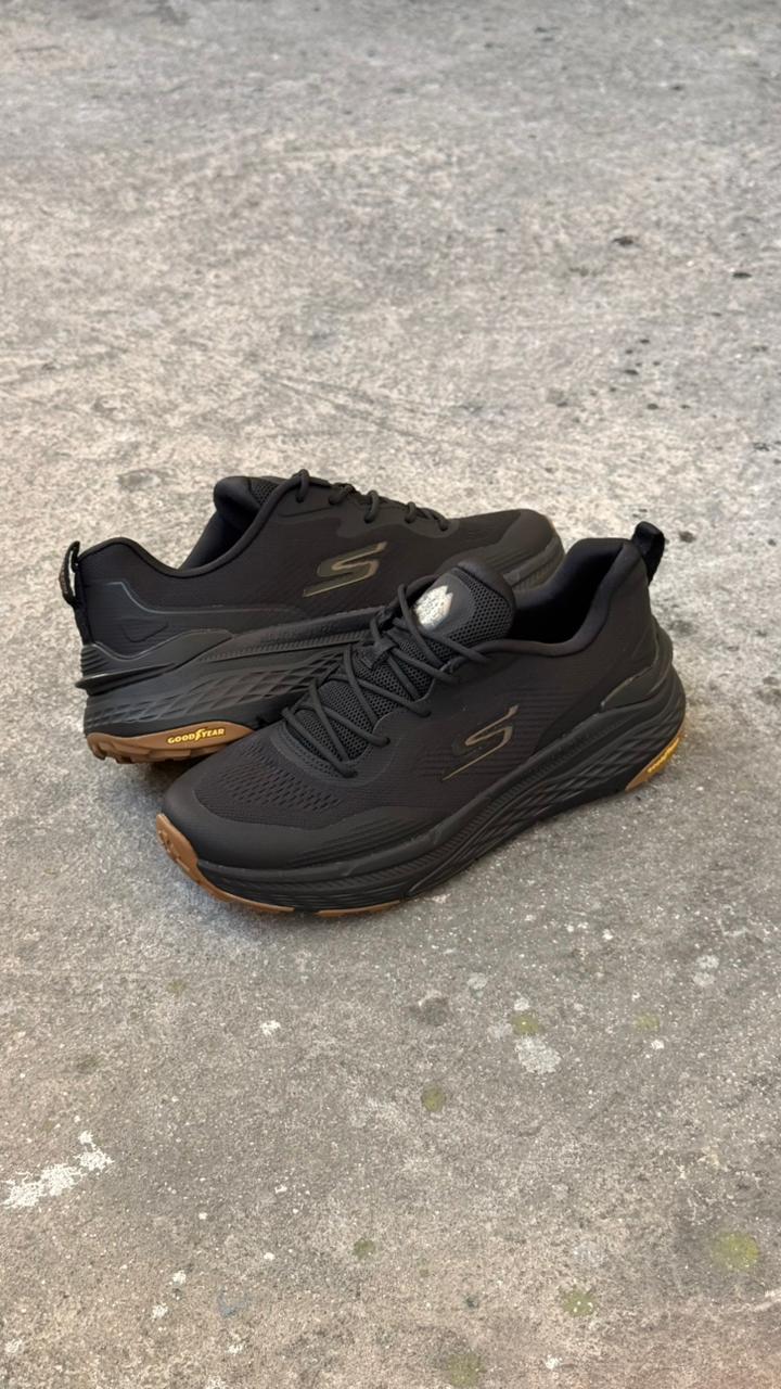 SKETCHERS GYEAR NEGRO CAFE
