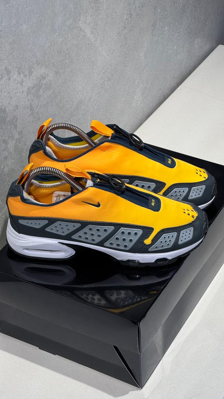 NIKE SUNDER NARANJA NEGRO