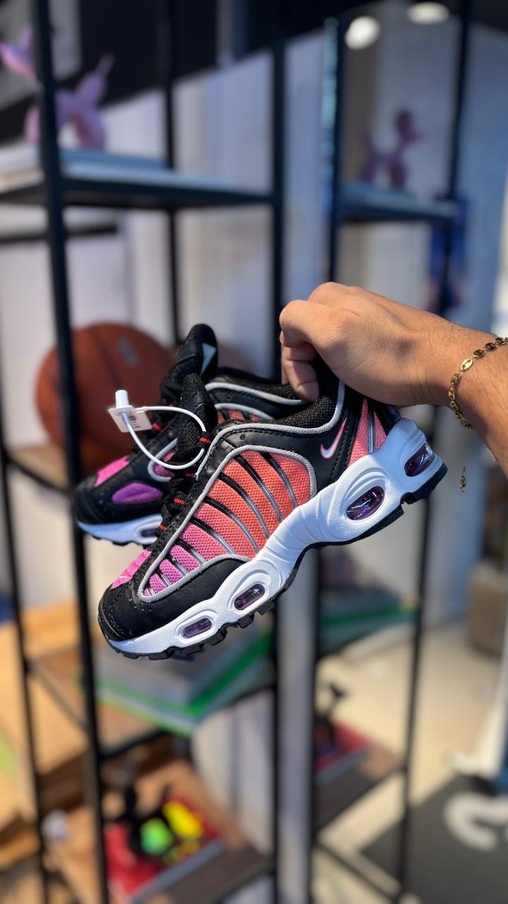 NIKE  TAIWILIND NEGRO COLOR NIÑOS