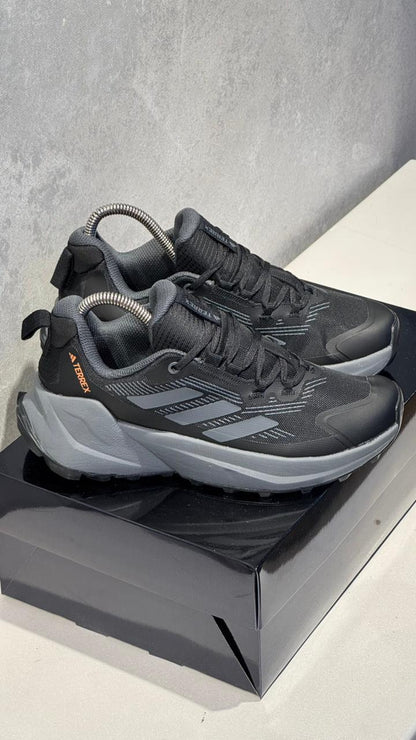 ADIDAS TERREX 2025 NEGRO GRIS