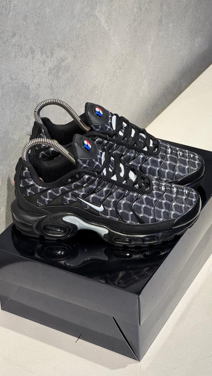 NIKE TN AJEDREZ NEGRO