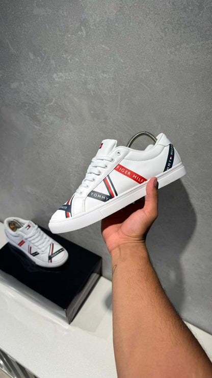 TOMMY HILFIGER ZAPATILLA BLANCA AZUL ROJA