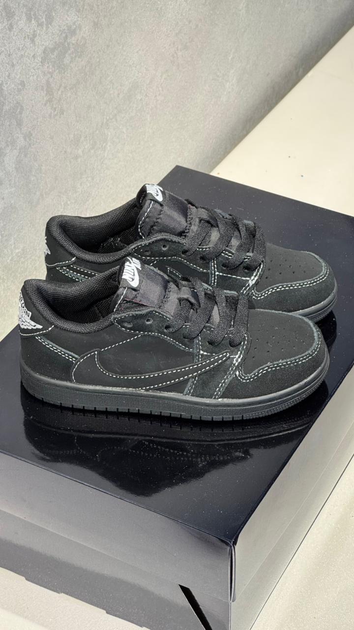 TRAVIS SCOTT NEGRA NIÑOS