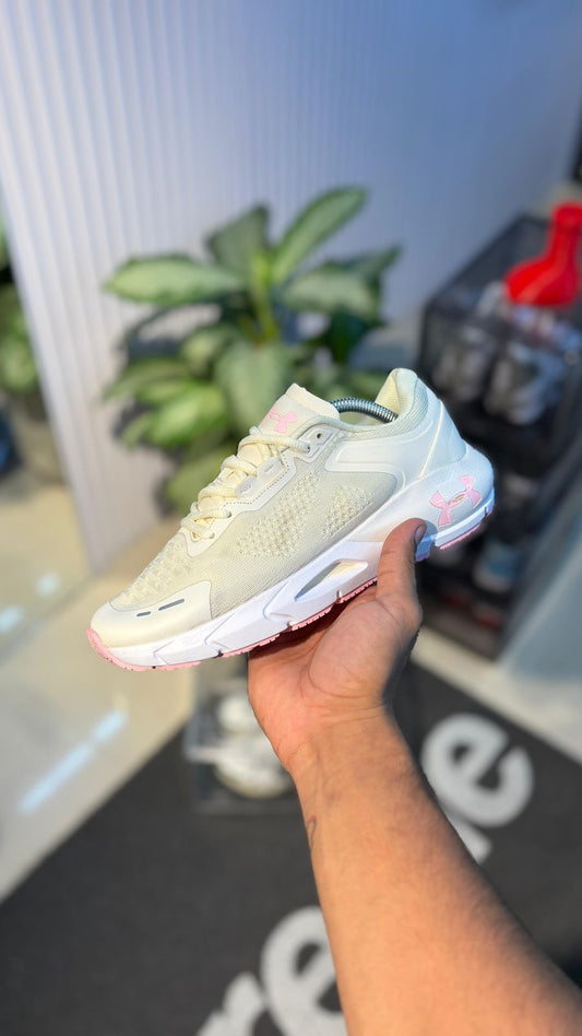 UNDER ARMOUR BEIGE