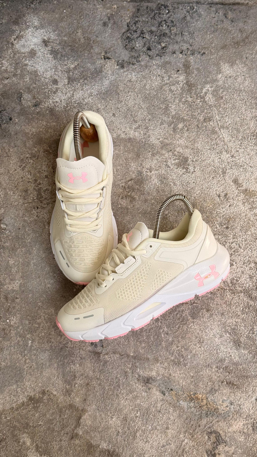UNDER ARMOUR BEIGE
