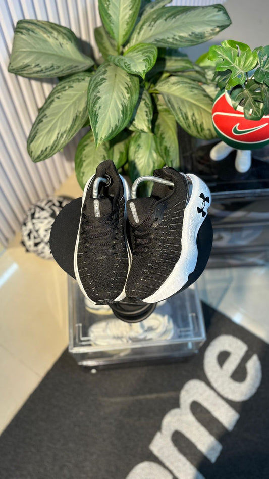 UNDER ARMOUR NEW NEGRO BLANCO