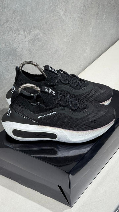 UNDER AMOUR PHANTOM NEGRO BLANCO