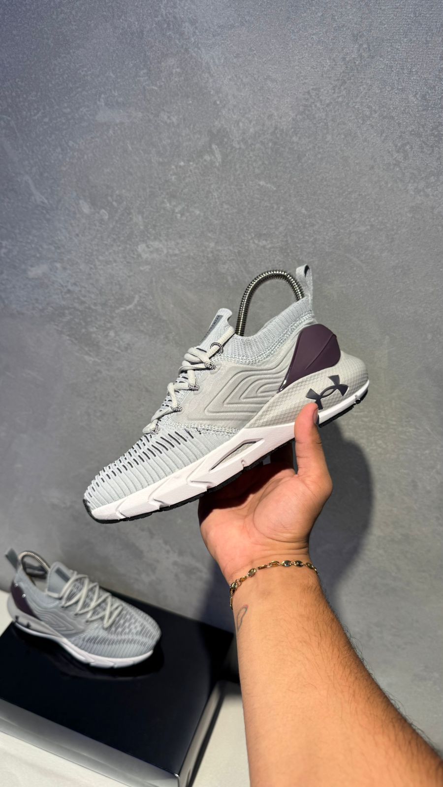 UNDER ARMOUR GRIS MORADO