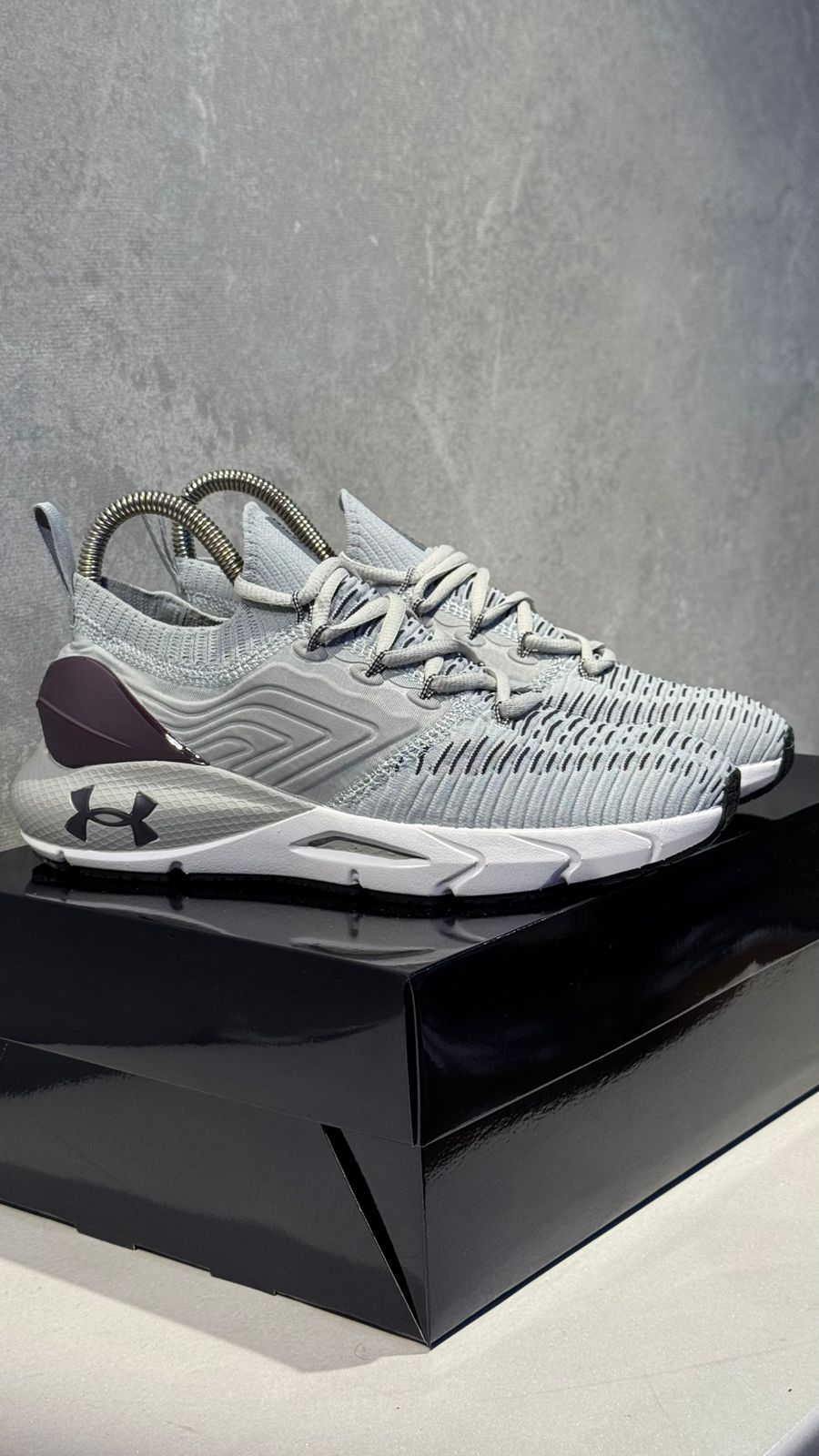 UNDER ARMOUR GRIS MORADO