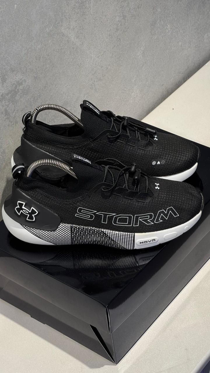 UNDER ARMOUR STROM NEGRO BLANCO PROMO