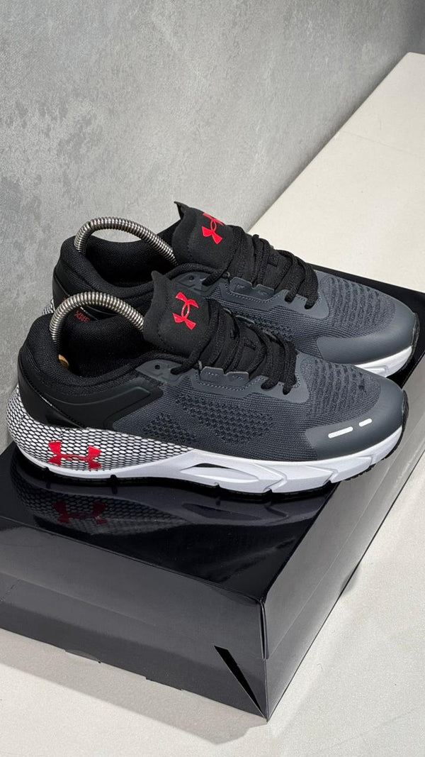 UNDER ARMOUR TENIS GRIS NEGRO
