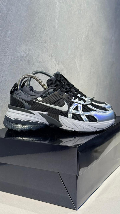 NIKE V2K NEGRO PLATA