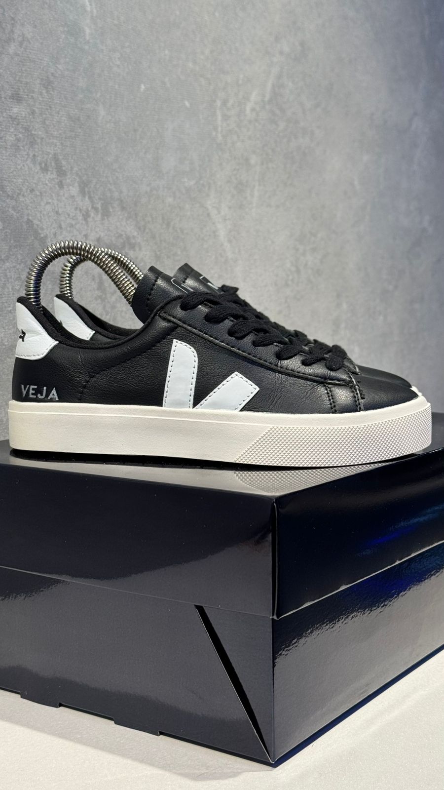 VEJA NEGRO BLANCO PROMO