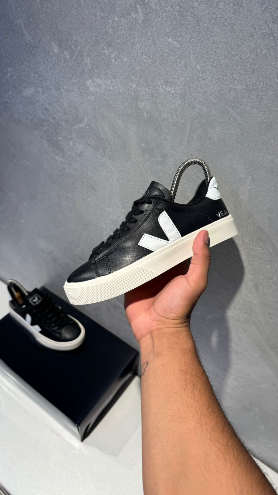 VEJA NEGRO BLANCO PROMO