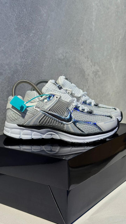 NIKE VOMERO PLATA
