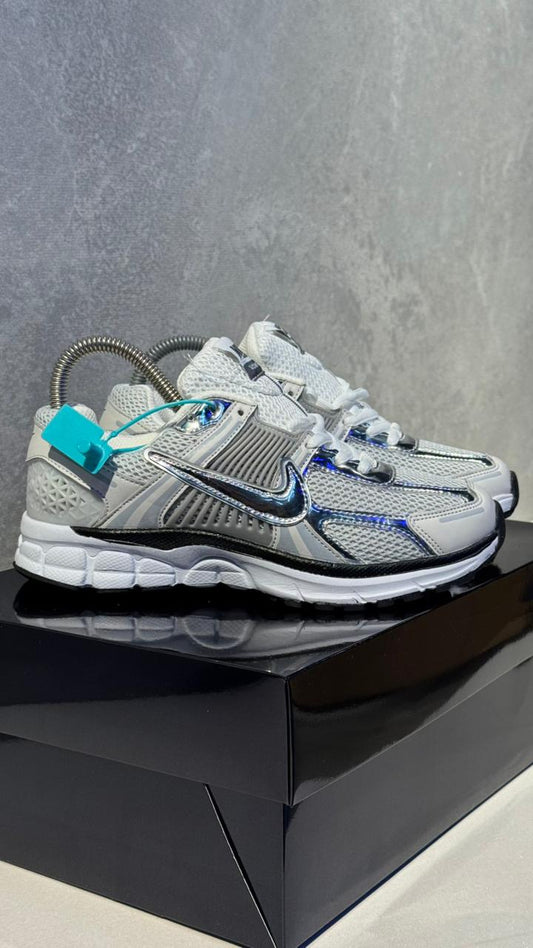 NIKE VOMERO PLATA