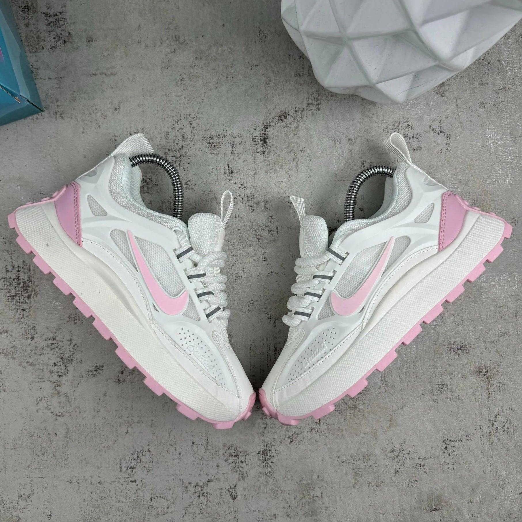 NIKE BAILLELI BLANCO ROSA