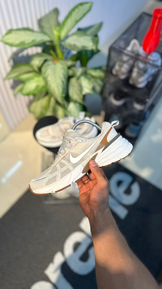NIKE V2K BEIGE