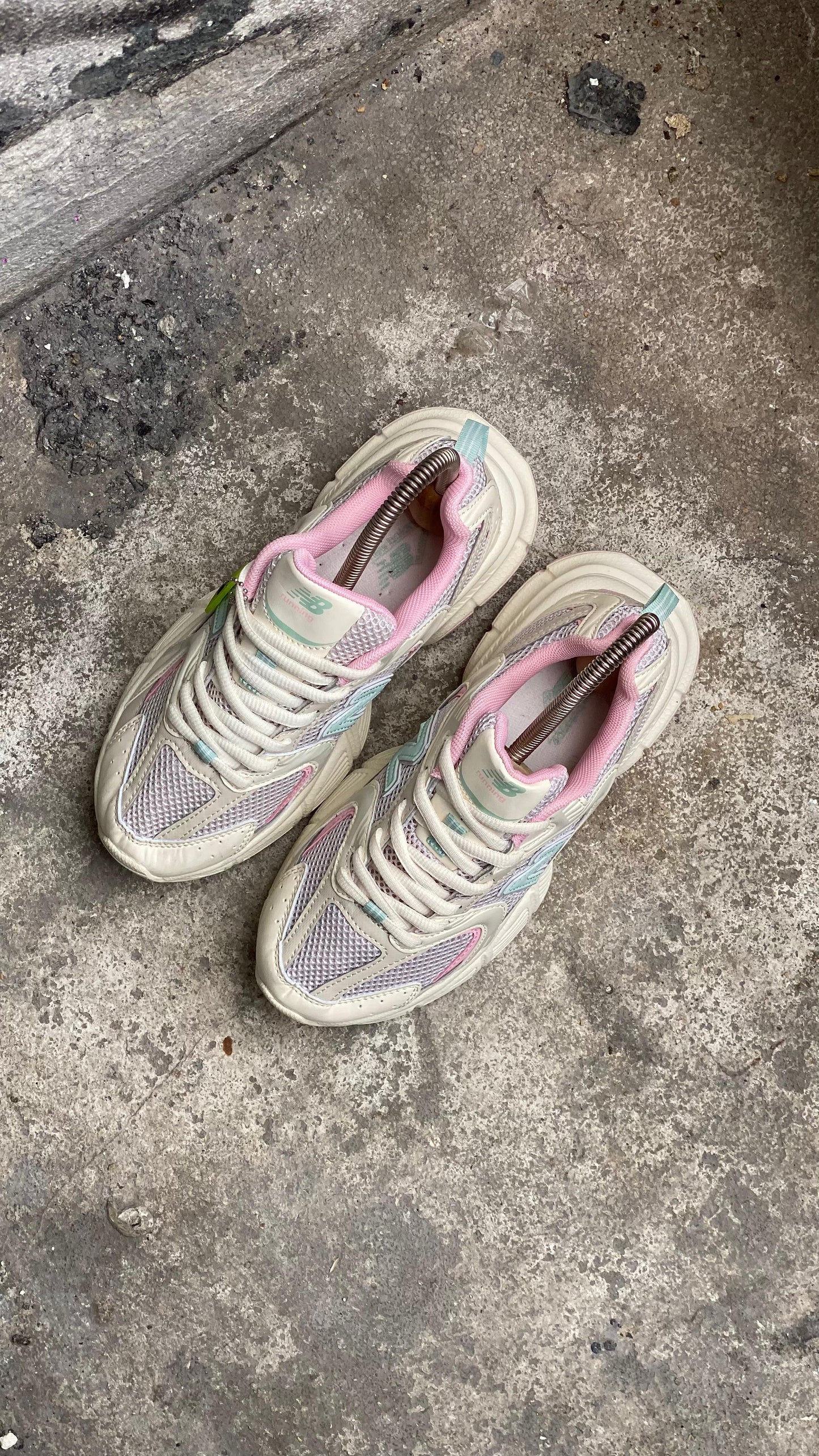 NEW BALANCE V2  BEIGE ROSS PROMO MASTER