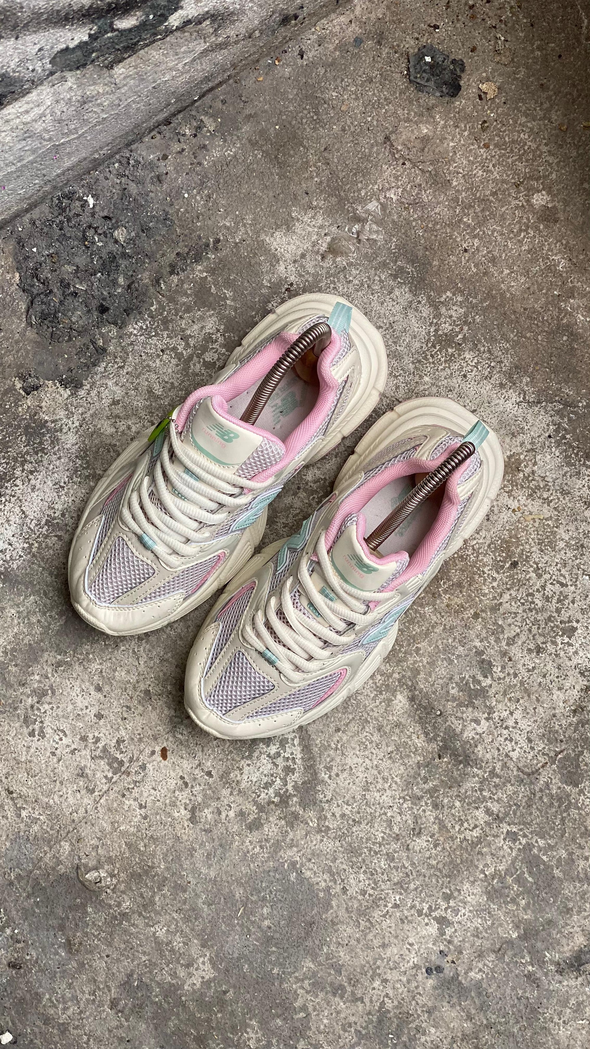 NEW BALANCE V2  BEIGE ROSS PROMO MASTER