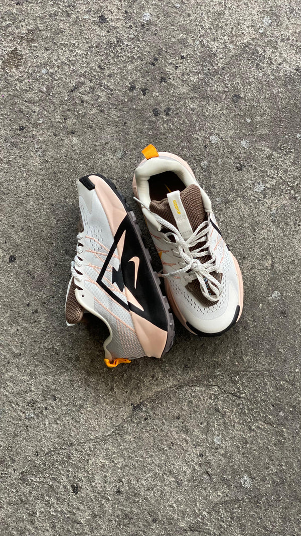 NIKE TRAIL YUP GRIS PIEL