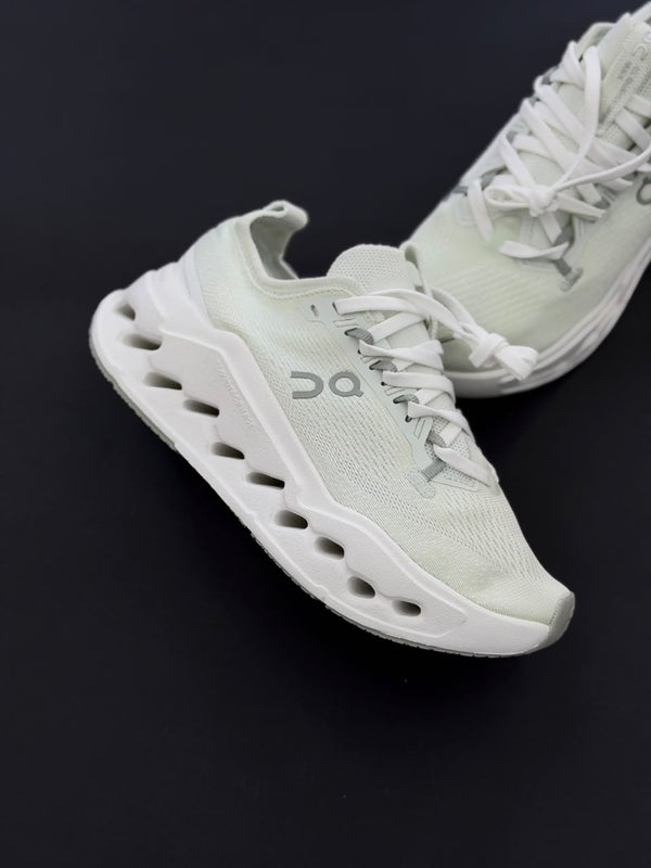 on cloudtec running verde menta