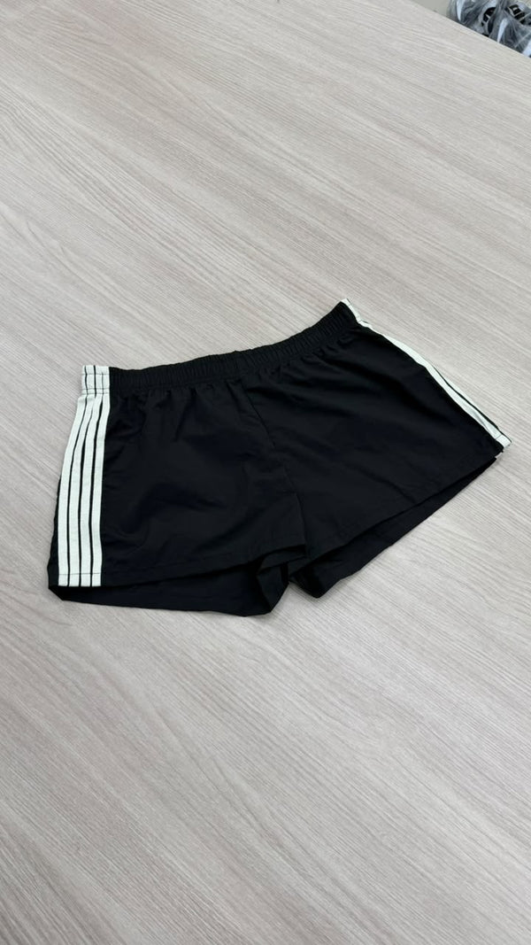 SHORT NEGRO RAYAS BLANCAS DAMA