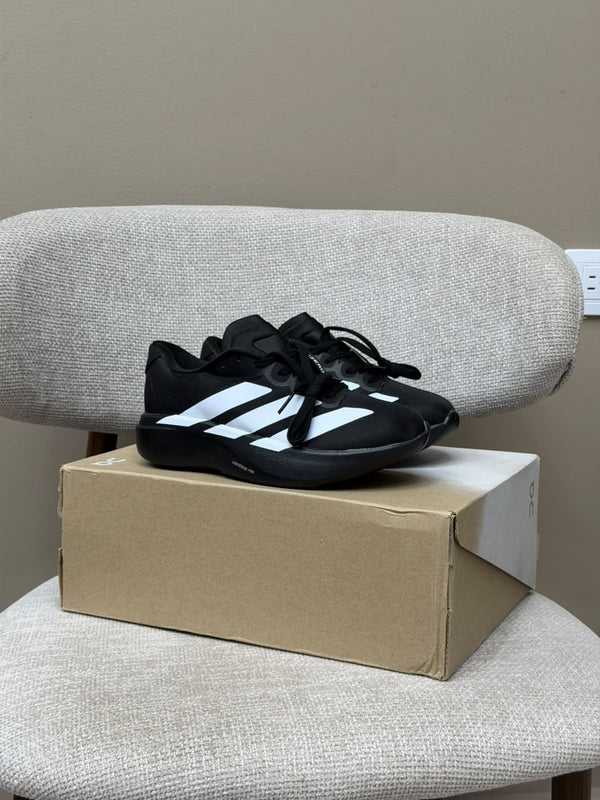 ADIZERO NEGRO BLANCO NIÑO