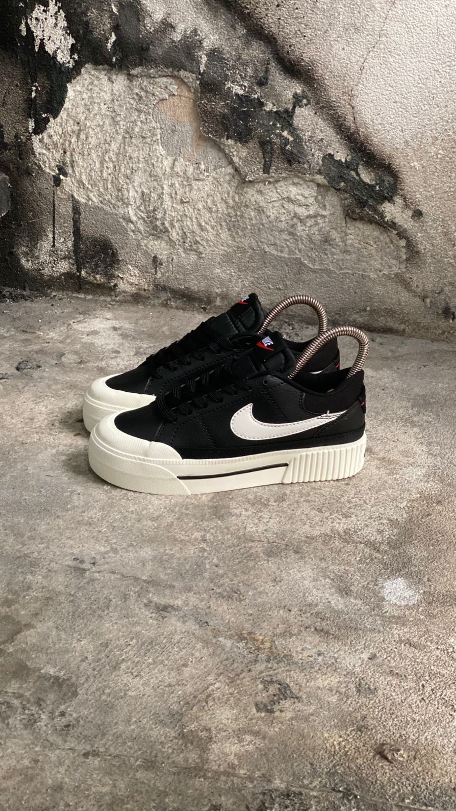 NIKE LEGACY NEGRO BLANCO