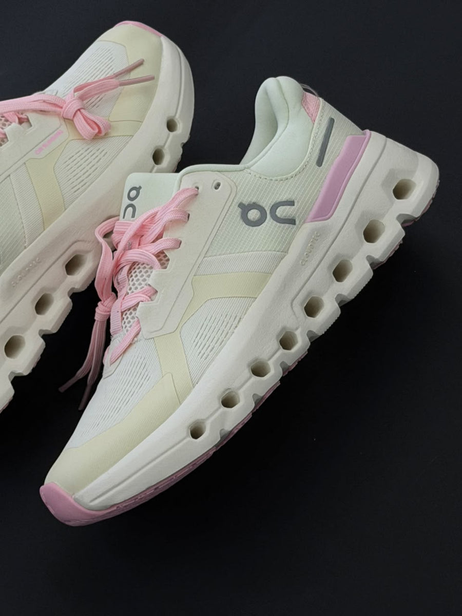 on cloud running blanco rosa