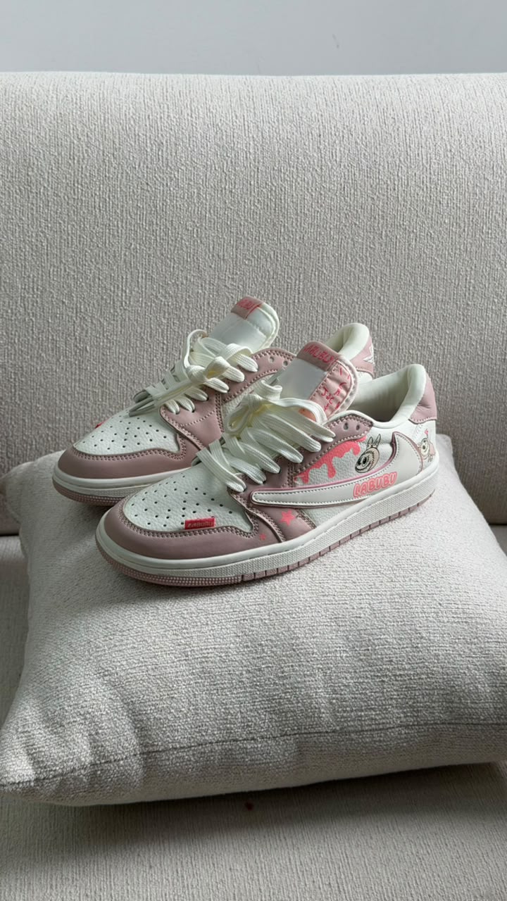 LABUBU ROSA BLANCO PROMO MASTER