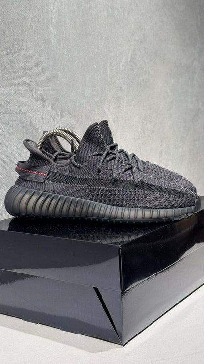 YEEZY 350 NEGRO