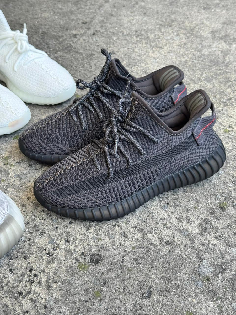 YEEZY 350 NEGRO