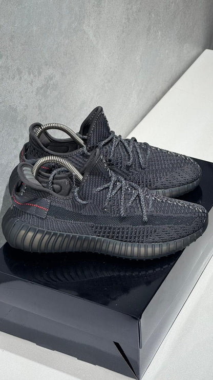 YEEZY 350 NEGRO