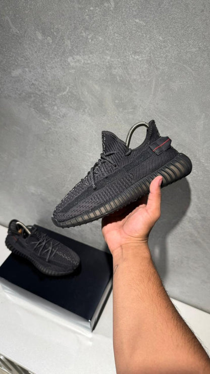 YEEZY 350 NEGRO
